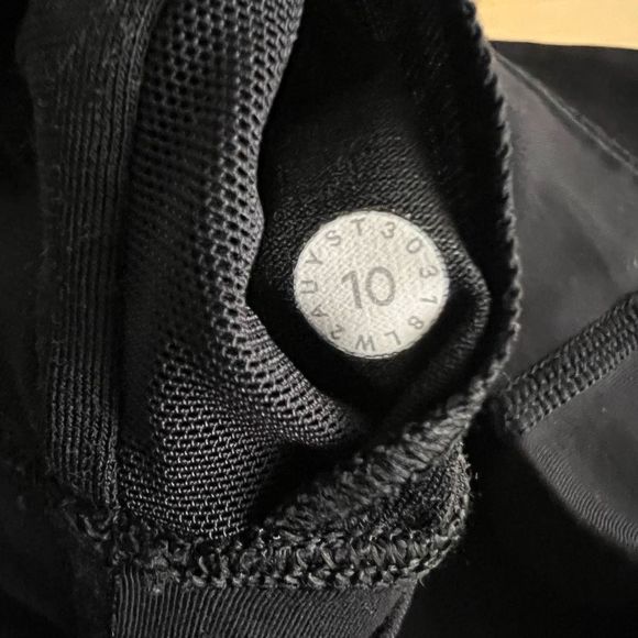 Lululemon Black Energy Bra 10 - Picture 3 of 3